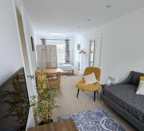 Studio Apartment North Cardiff